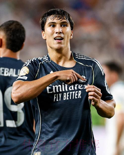 阿斯:皇马计划有变 想签中场大脑、中卫、右后卫